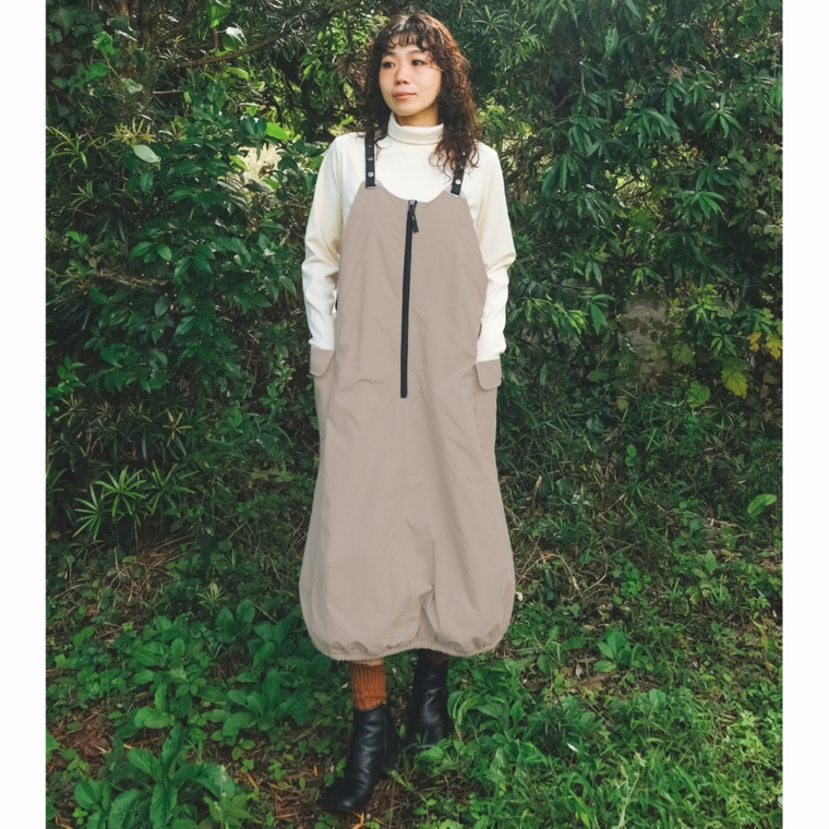 Carney バルーンシルエット 薄中綿入りエプロンスカート