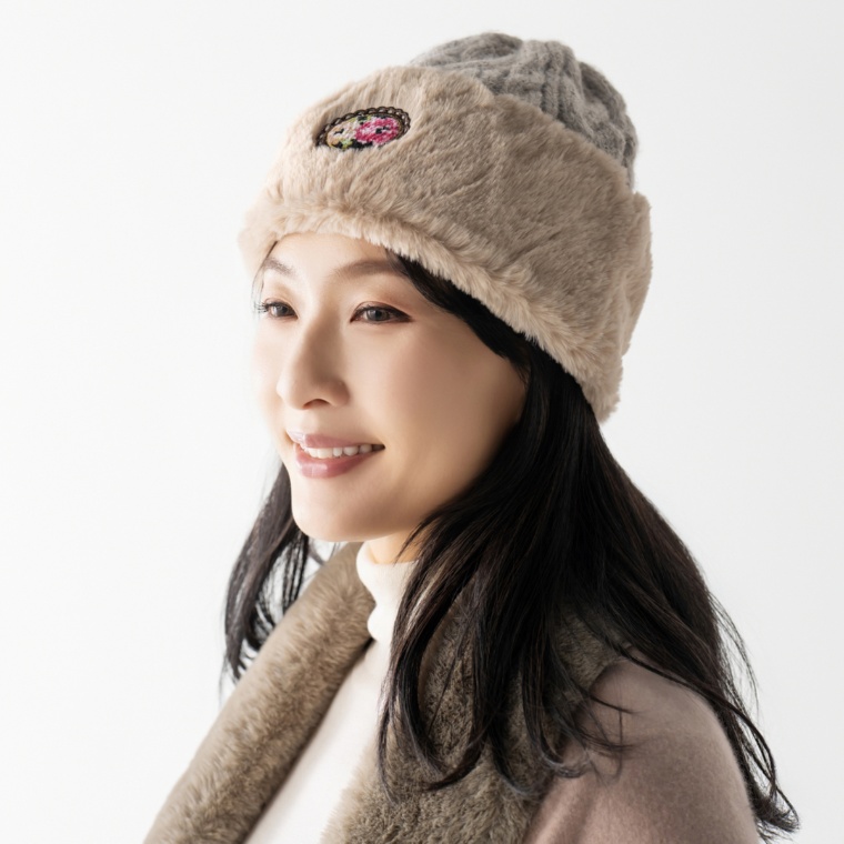 レイクアルスター シェニール織ワッペンフェイクファーニット帽