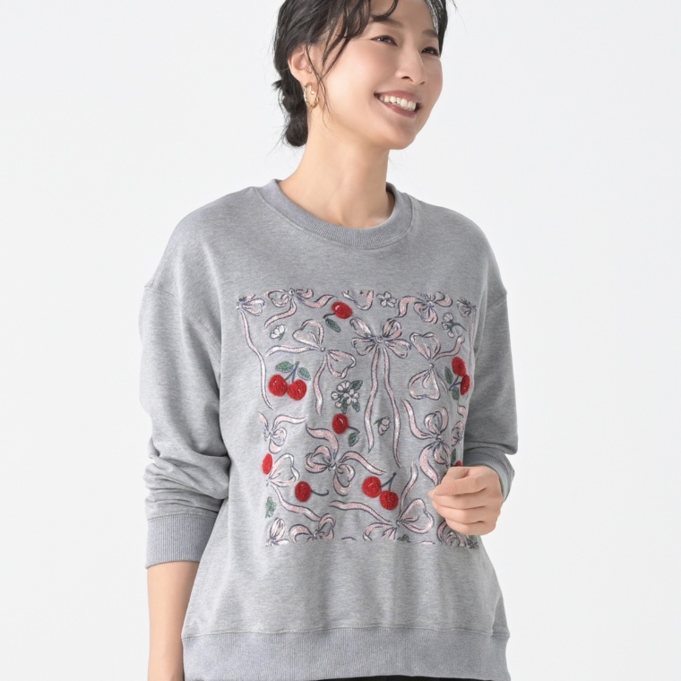 PERSONS リボングラフィック刺繍スウェット