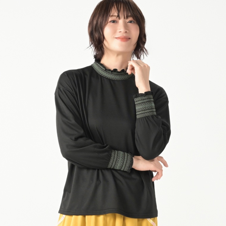 MAHARA MODERN スモッキング刺繍暖かプルオーバー