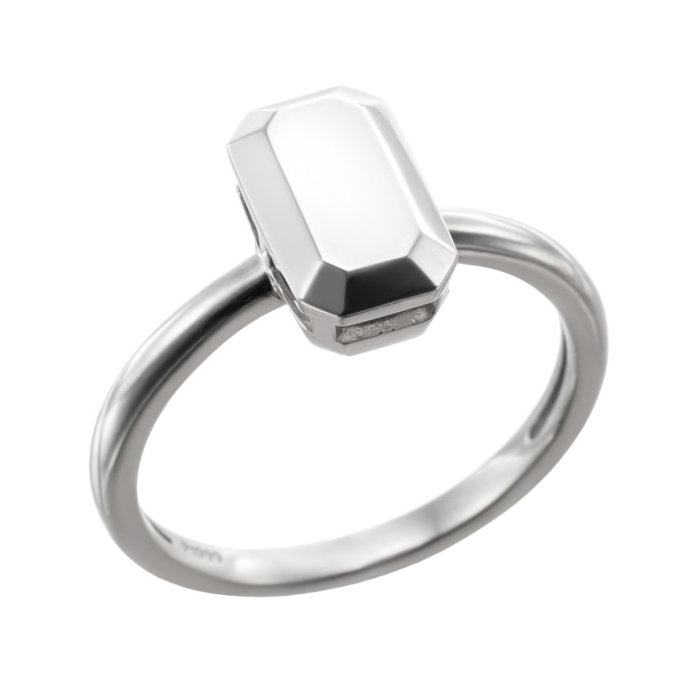 純プラチナ エメラルドカット デザイン リング