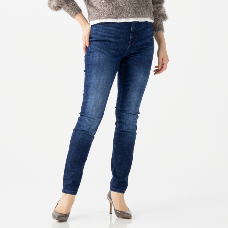 GUESS 1981 スキニーパンツ