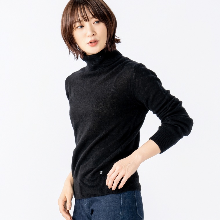 GUESS タートルネックセーター