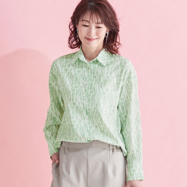 day to day エレガントフォントプリントシャツ