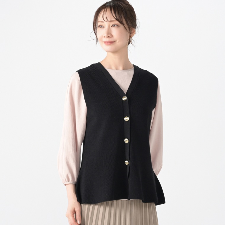 CARRIERE 釦アクセントほんのりペプラムジレ