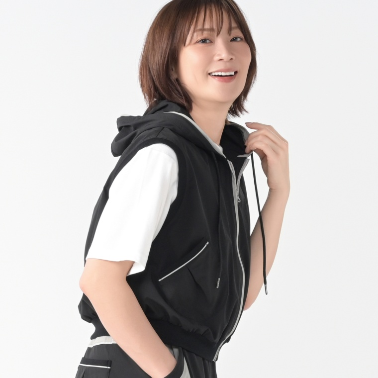 MINHA KILAKILA 配色使いフーデッドショートベスト