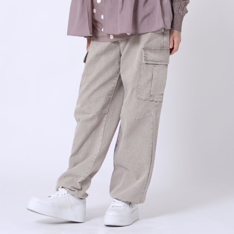 KiKKi 立体的なシルエットストレッチデニムカーゴパンツ