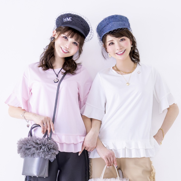 &LOVE カメリアモチーフのアニバーサリーTシャツ