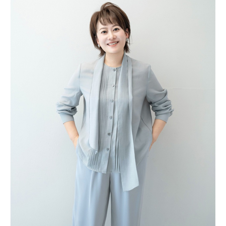 FEE CERISE アセテート混取外しリボン付きタックブラウス