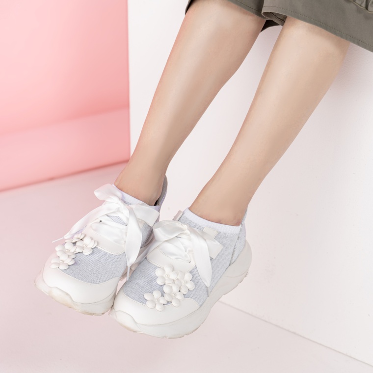 &LOVE 心躍るHAPPYフラワーニットスニーカー