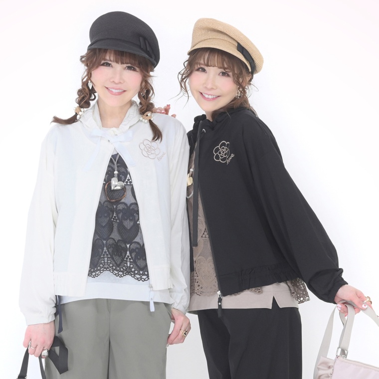 &LOVE LOVEカメリア刺繍パーカー