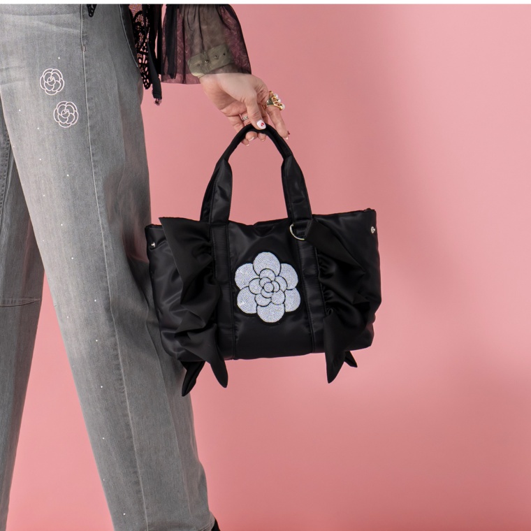 &LOVE カメリアスパンコールふりるトートバッグ