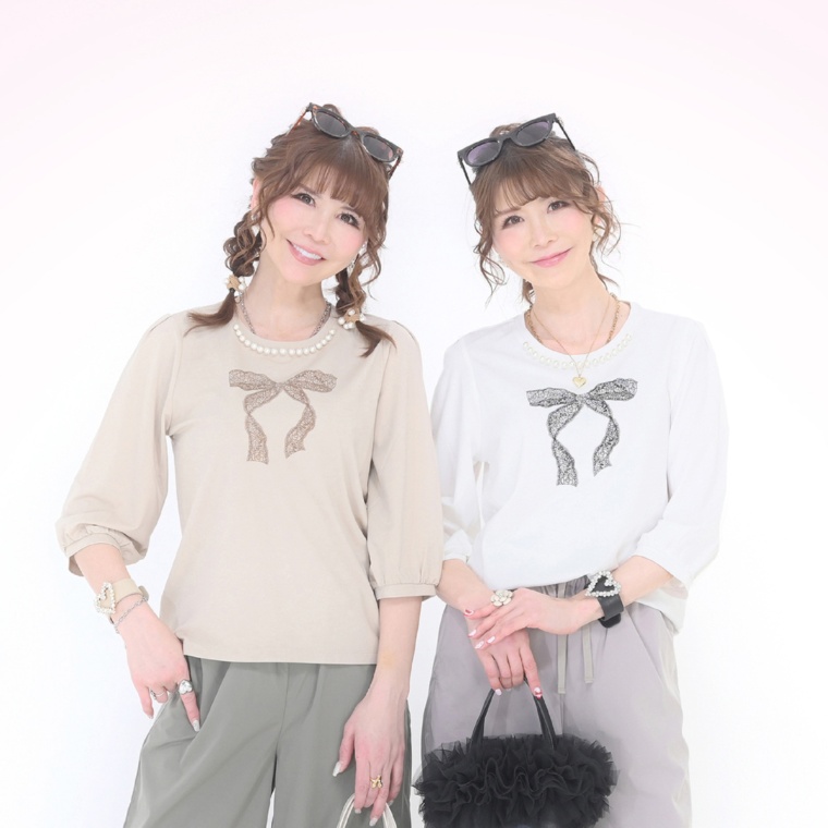 &LOVE パール調ビジューのレースリボンプリントトップス