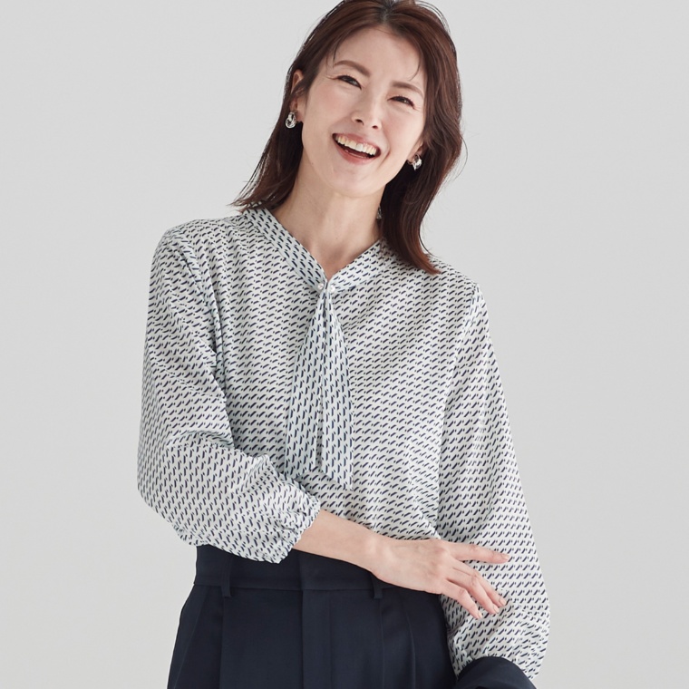 Beauty Fit ボウタイプリントブラウス