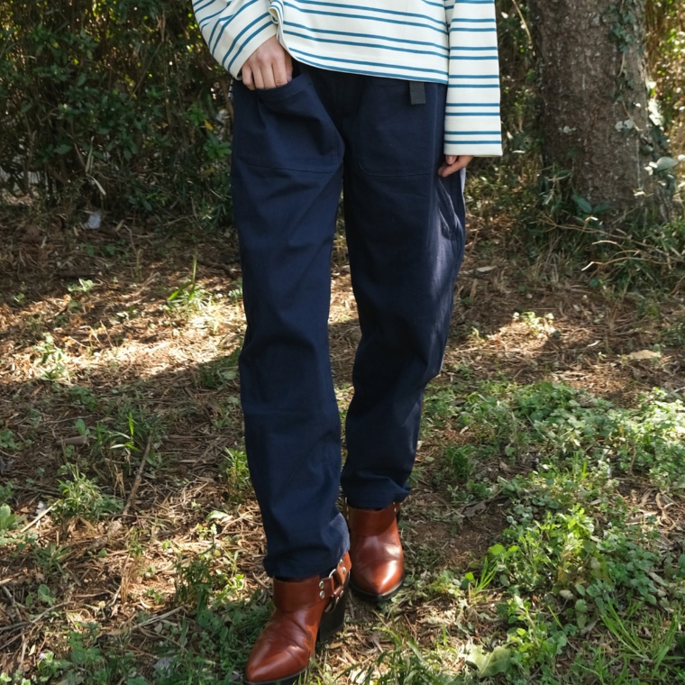 Carney 脚すっきりペグトップパンツ