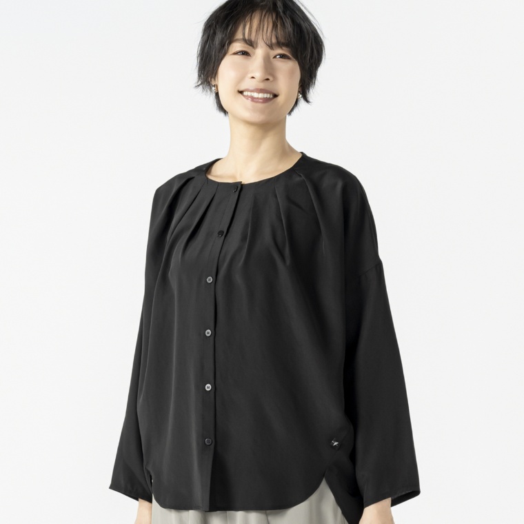 KawaiOkada シフォン素材のタックブラウス