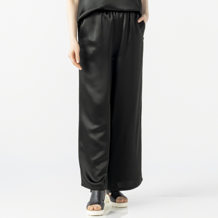 MASAGO サテン素材のワイドパンツ