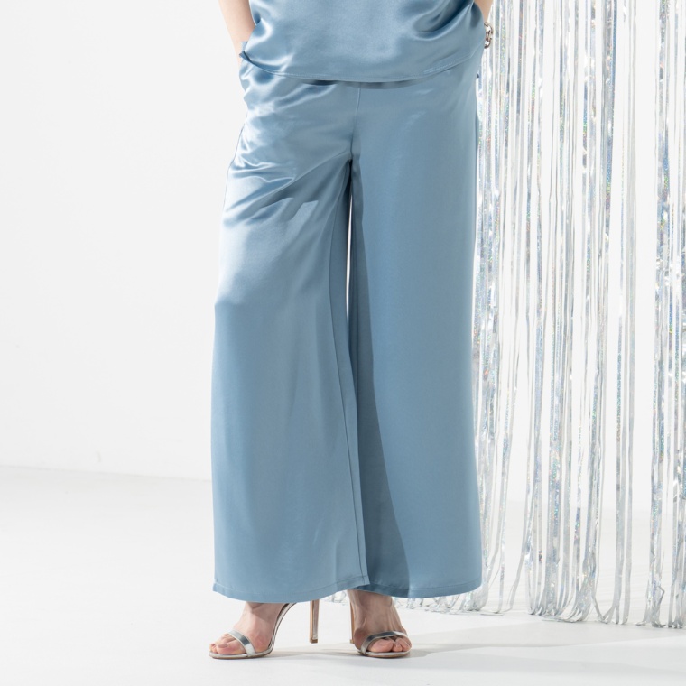 MASAGO サテン素材のワイドパンツ