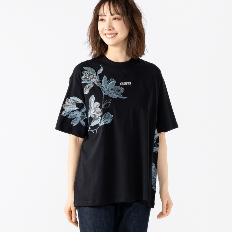 GUESS ボタニカル刺繍Tシャツ