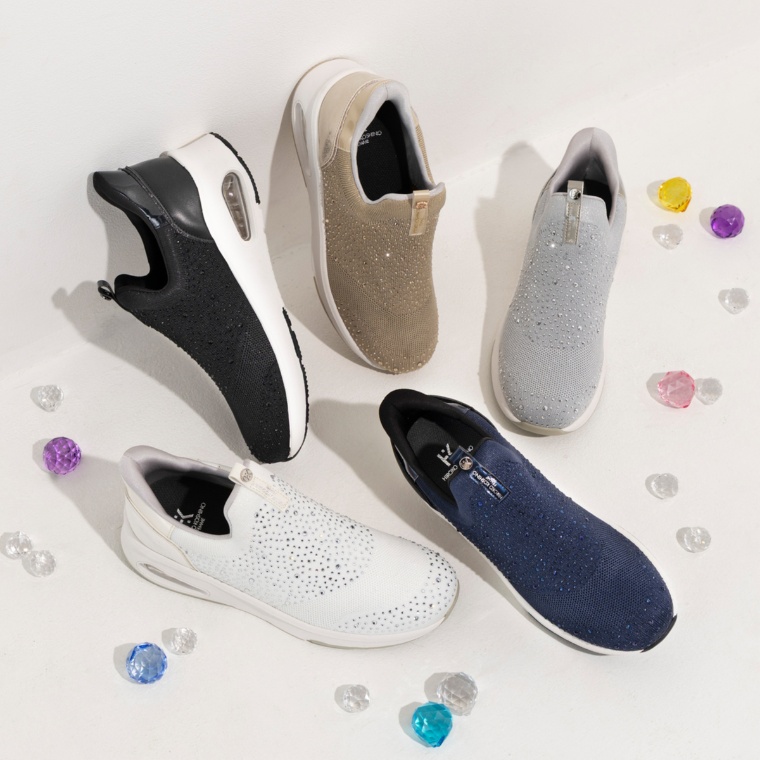 HIROKO KOSHINO FEMME ラインストーンエアースリッポン