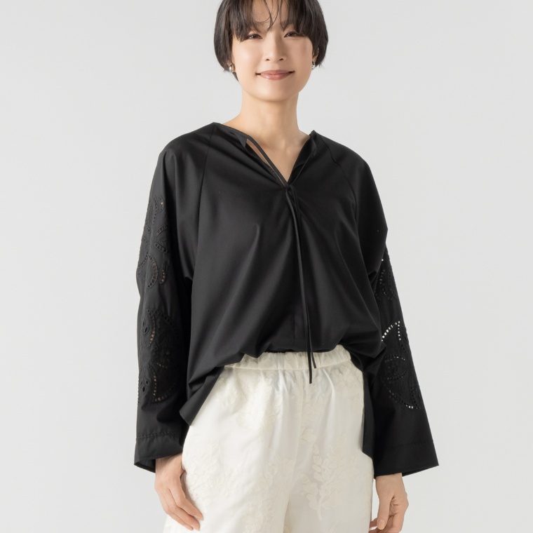 UNFILO エンブロイダリーブラウス