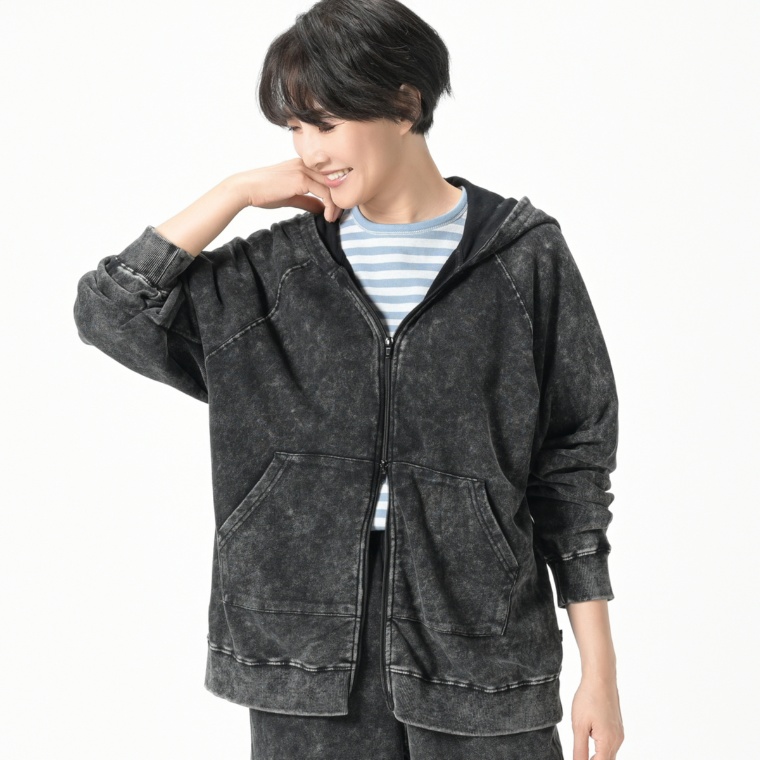 PERSONS ウォッシュ加工裏毛ロゴパーカー