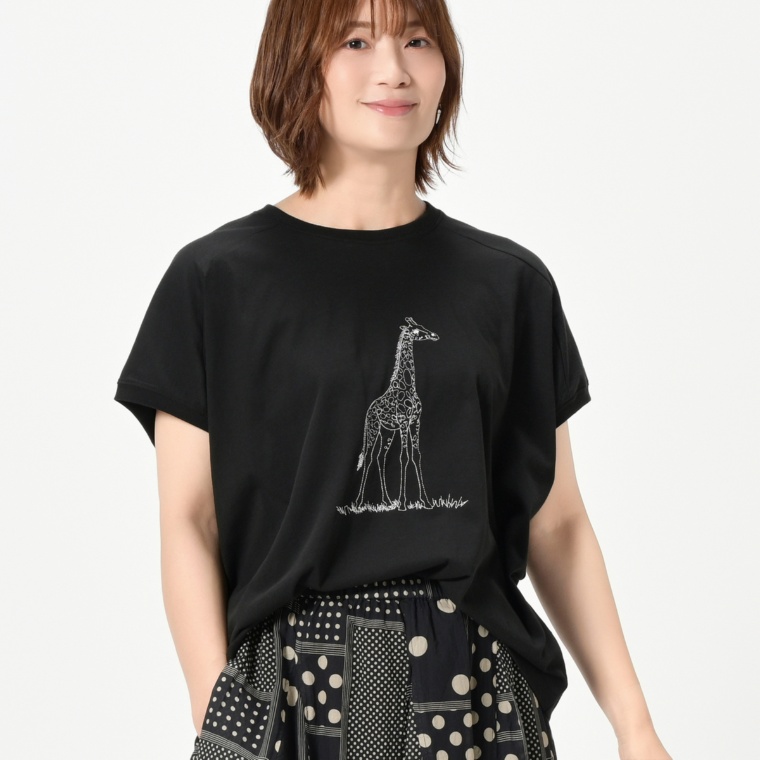 fu-dueka:: 変形ワイドラグランスリーブ刺繍Tシャツ