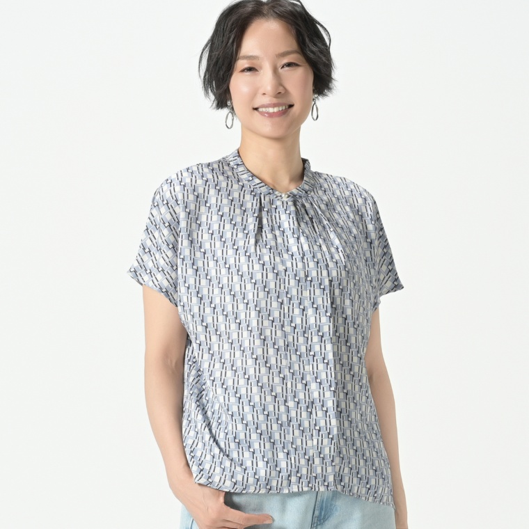 Beauty Fit 2WAYデザインプリントブラウス