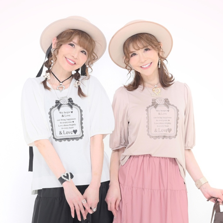 &LOVE ぽわん袖のLOVEメッセージトップス