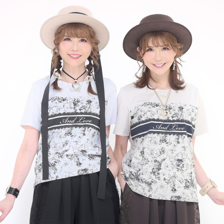 &LOVE トワレ柄のLOVETシャツ