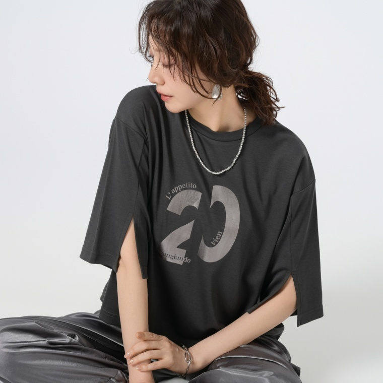 Remite 箔プリント袖スリットTシャツ