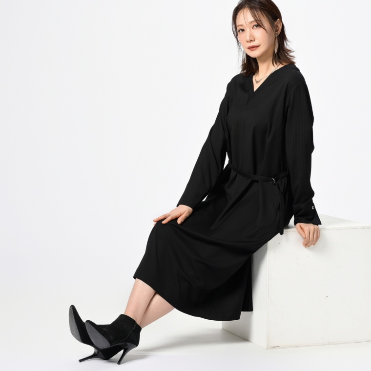 PCD ピンストライプのベルト付きVネックサックワンピース