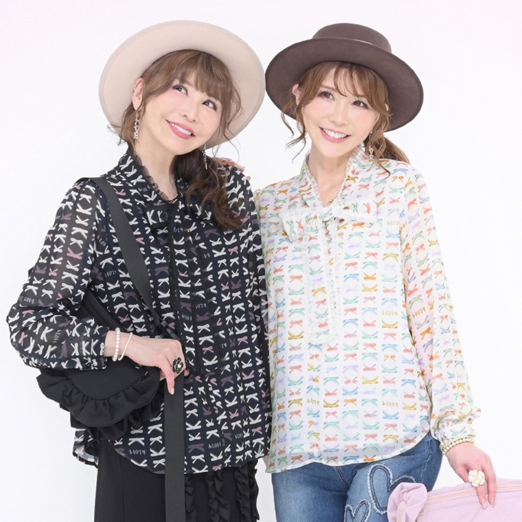&LOVE 胸キュンリボンプリントのふりるボウタイブラウス