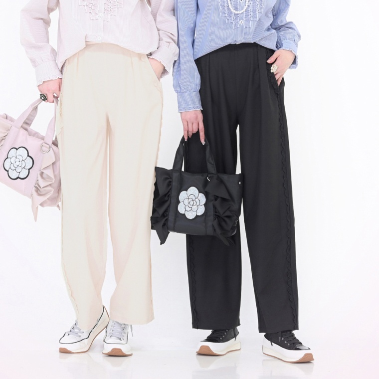 &LOVE スカラレースの頼れるタックパンツ