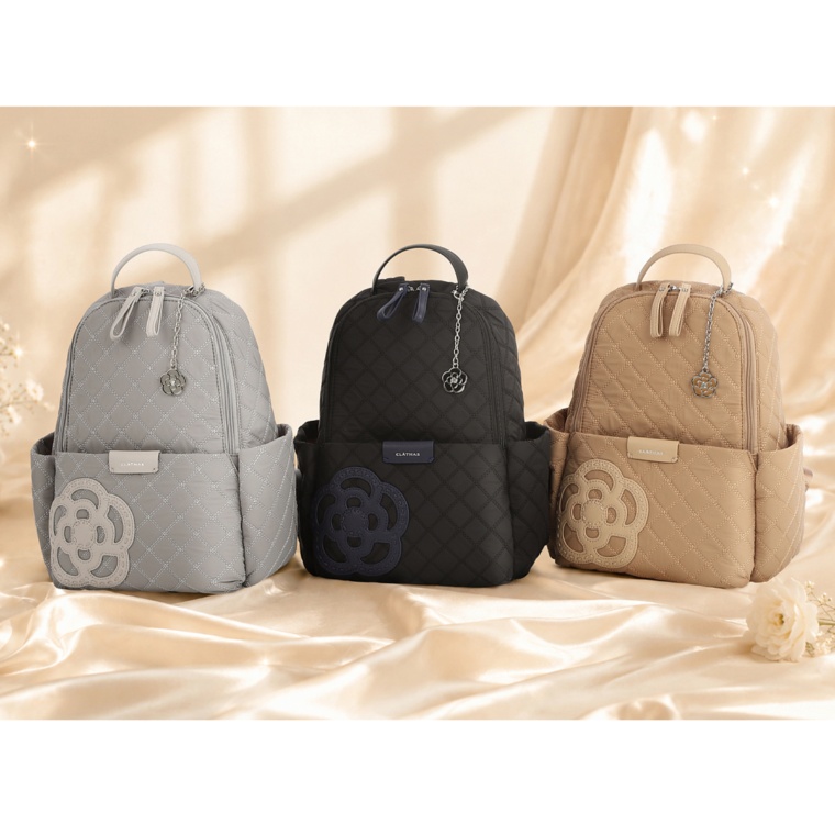 CLATHAS カペラ カメリアチャーム付き リュック