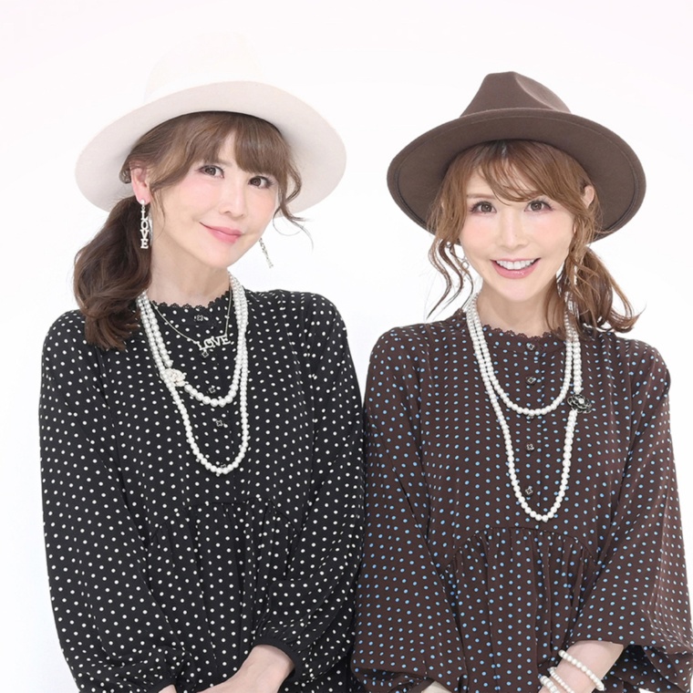 &LOVE パールビジューの華やかカメリアネックレス